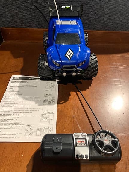 Radiostyrd bil monstertruck blå med fjärrkontroll