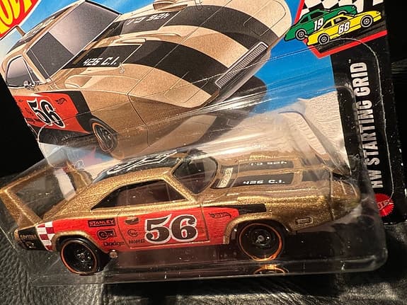 Hot Wheels ’69 Dodge Charger Daytona leksaksbil guld röd