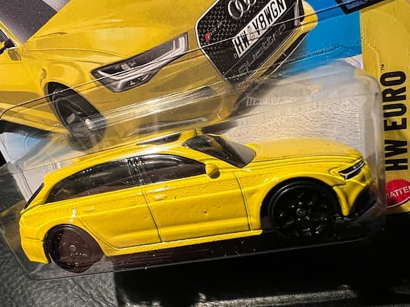 Hot Wheels ’17 Audi RS 6 Avant leksaksbil gul