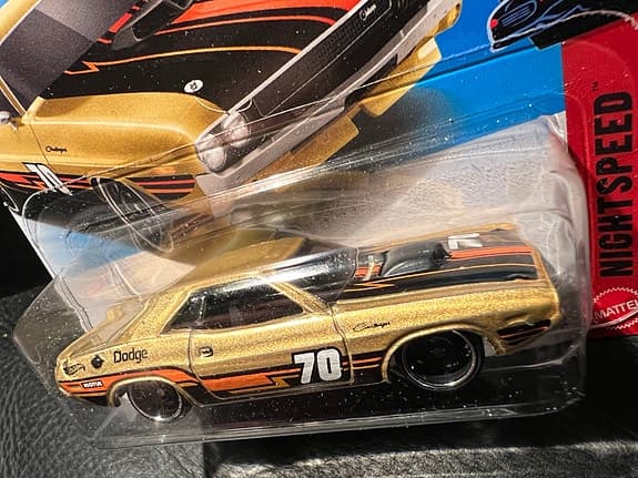 Hot Wheels ’70 Dodge Hemi Challenger leksaksbil gul