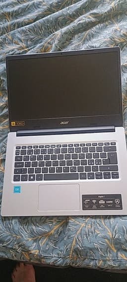 Helt ny Acer Aspire i original förpackning med kvitto