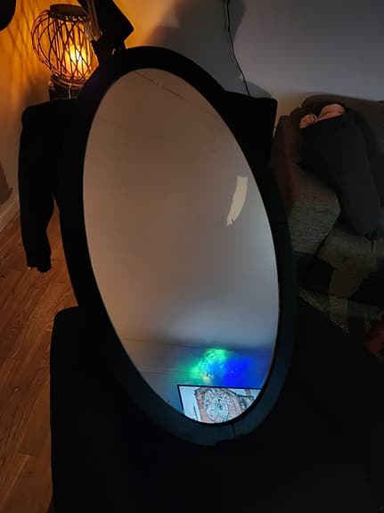 Stor oval spegel i massivt mangoträ (100x60 cm) – Nyskick