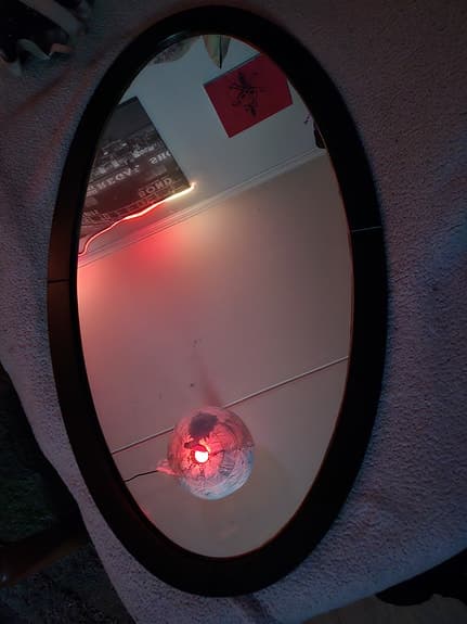 Stor oval spegel i massivt mangoträ (100x60 cm) – Nyskick