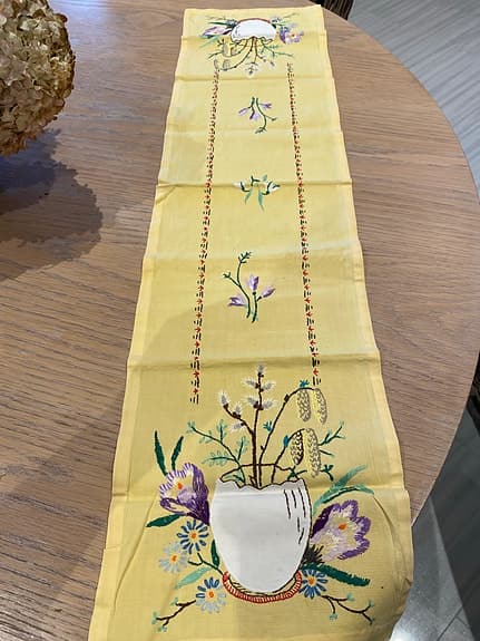 Påsk duk/Löpare handbroderad