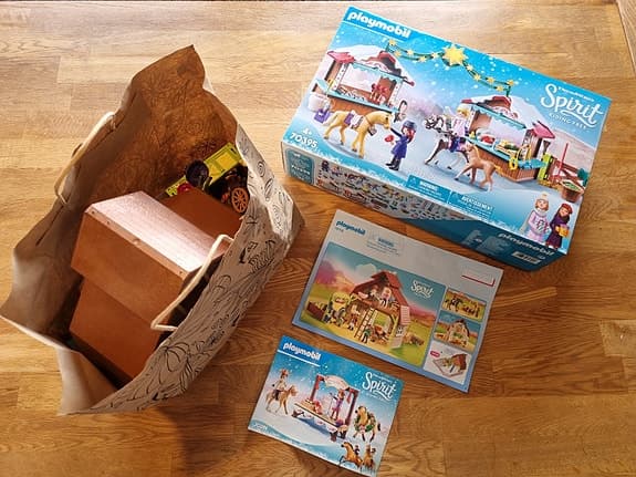 Playmobil Spirit utgåvor - stall och hästar