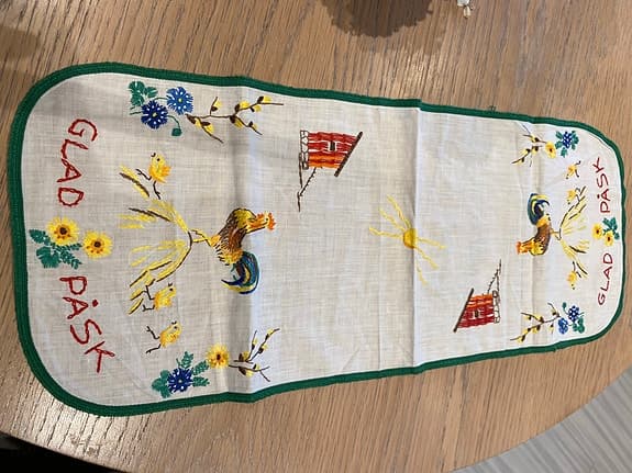 Påsk duk/Löpare handbroderad