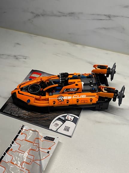 LEGO Technic nr 42120 räddningsbåt