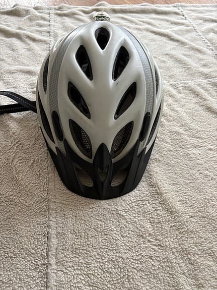 Cykelhjälm Etto i reflexvit skärm och baklampa