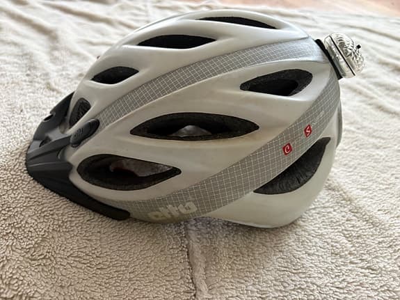 Cykelhjälm Etto i reflexvit skärm och baklampa