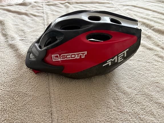 MET Scott cykelhjälm röd svart