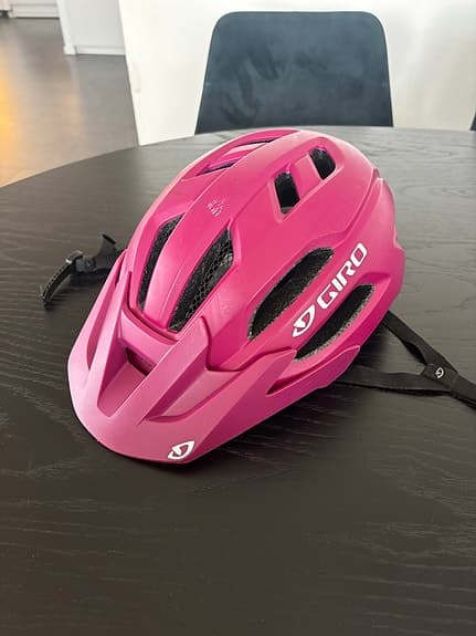 Giro cykelhjälm barn rosa storlek 50-57