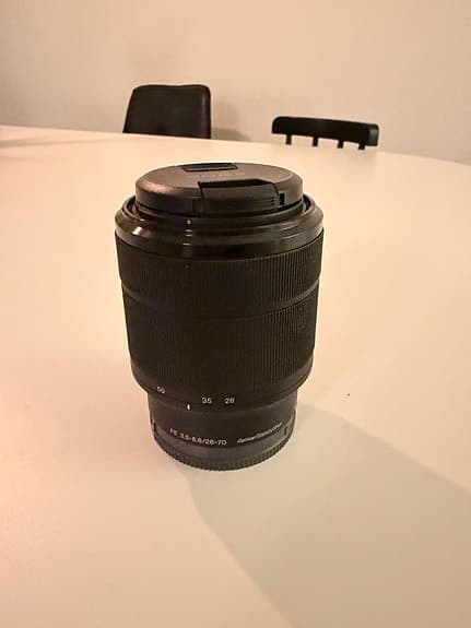 Sony FE 28-70mm f/3.5-5.6 OSS zoomobjektiv svart
