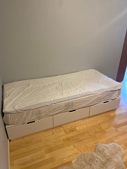 IKEA enkelsäng med förvaring vit 200x90 cm - inkl madrass