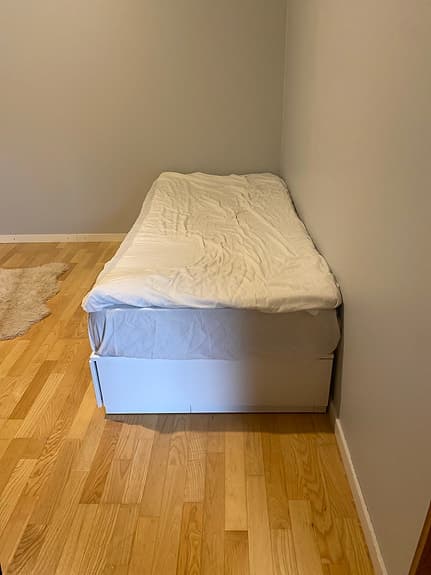 IKEA enkelsäng med förvaring vit 200x90 cm - inkl madrass