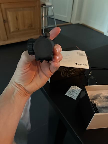 Mackenzie rödpunktsikte svart