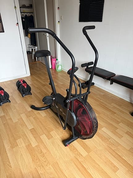 AirBike Basic II. Motionscykel svart/röd
