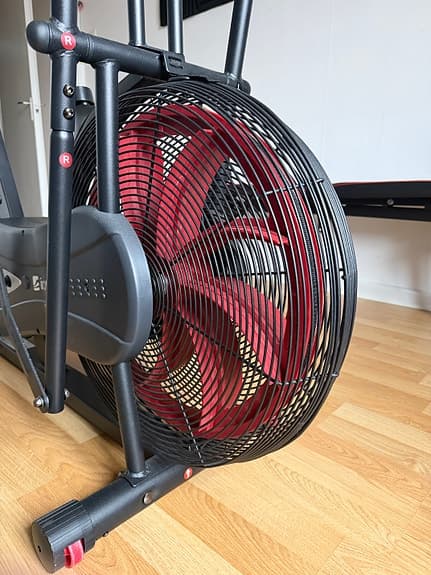 AirBike Basic II. Motionscykel svart/röd