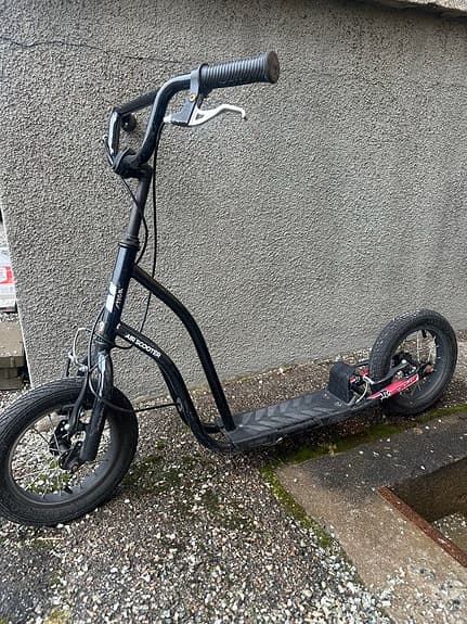 Air Scooter 12" Sparkcykel Svart Stiga