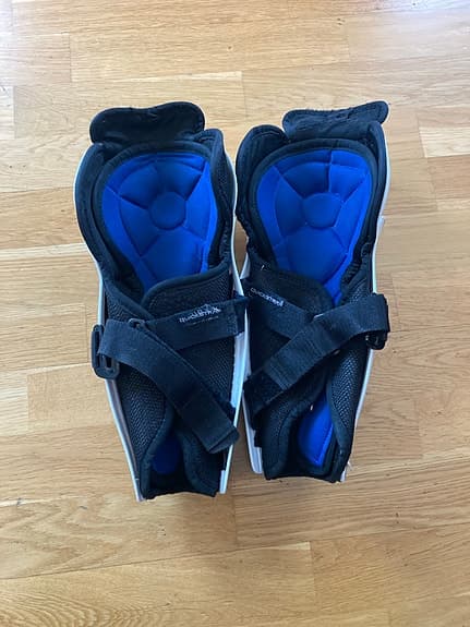 Hockey benskydd Reebok, 30cm