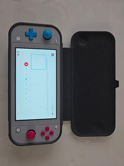 Nintendo Switch Lite - Zacian & Zamazenta Edition med fodral