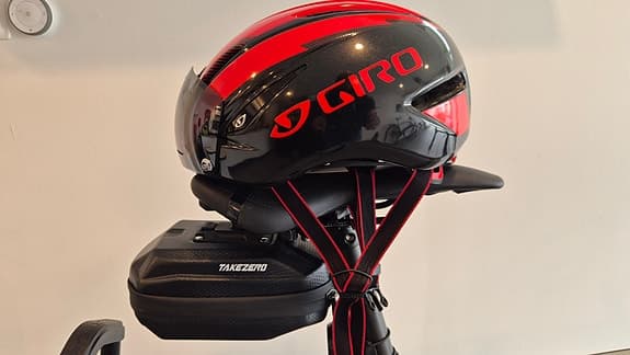 Hjälm, cykelskor samt glasögon