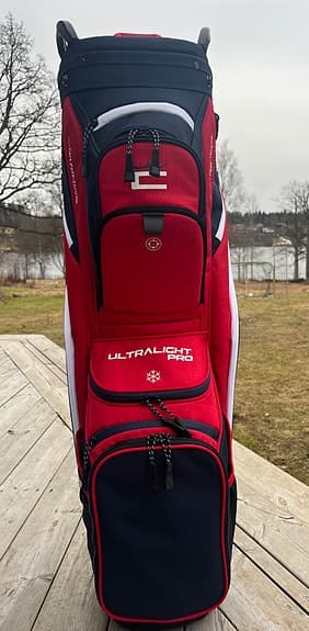Cobra Ultralight Pro golfbag marinblå/röd