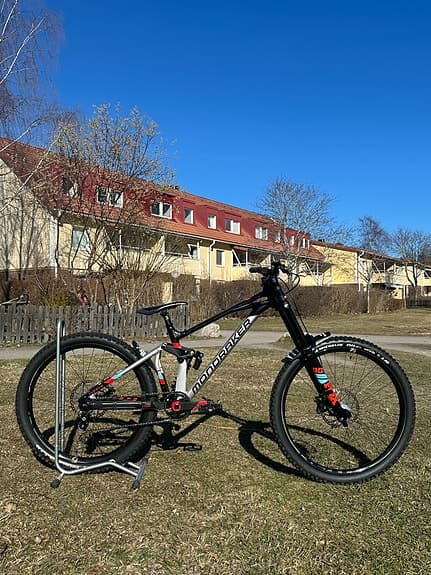 Mondraker Summum RR Downhill. Mullet