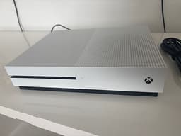 Microsoft Xbox One S spelkonsol vit