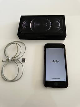 iPhone 7 svart med scal, ladd sladd, orginalkartong