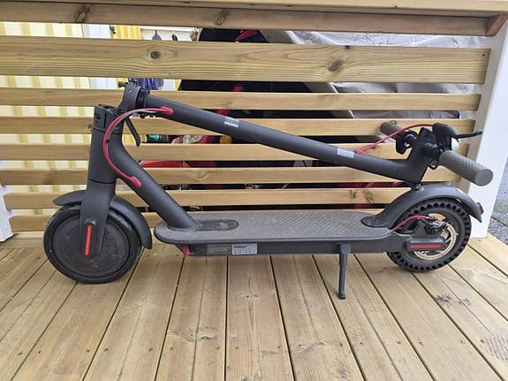 Heltlt ny batteri Xiaomi Mi Electric Scooter elsparkcykel svart