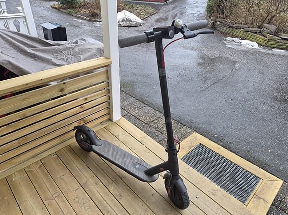 Heltlt ny batteri Xiaomi Mi Electric Scooter elsparkcykel svart