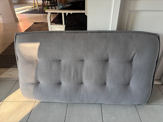 Ljusgrå sänggavel 120cm och sängkappa från Jotex