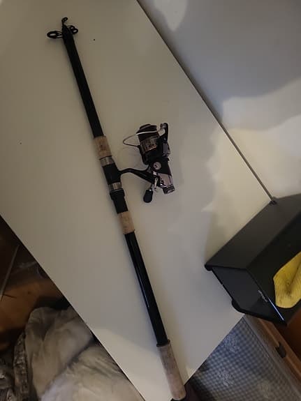 Mistrall Jet Carp 4.0 haspelrulle med fiskespö svart