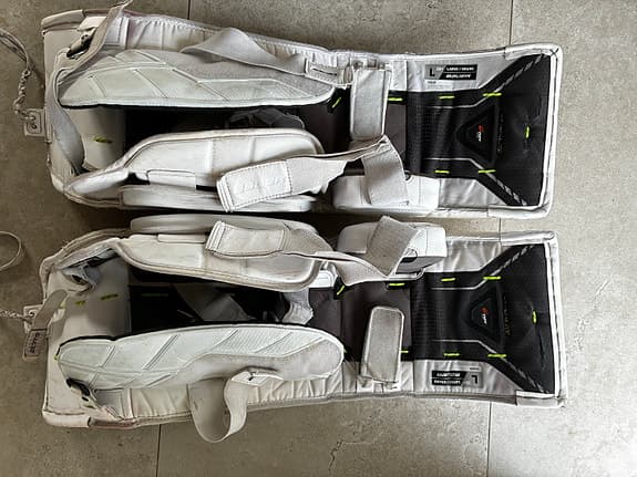 Bauer Hyperlite målvaktsbenskydd, SR L