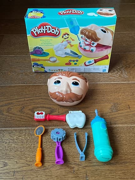 Olika set med Play-Doh leksaker
