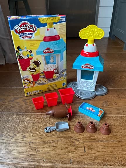 Olika set med Play-Doh leksaker