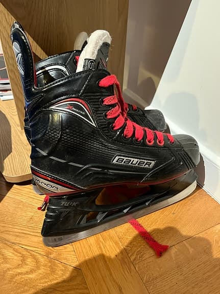 Bauer Vapor ishockeyskridskor storlek 38 svart röd