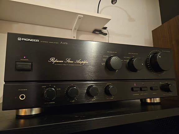 Pioneer A-676 förstärkare.