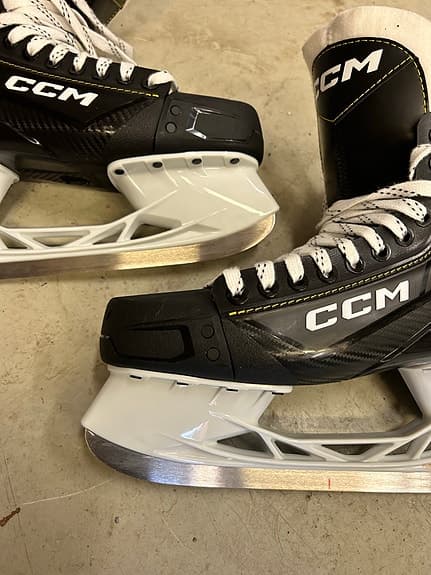 CCM skridskor storlek 45