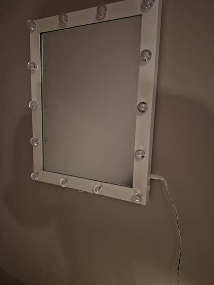 Spegel med ljus från North 45 × 55 cm