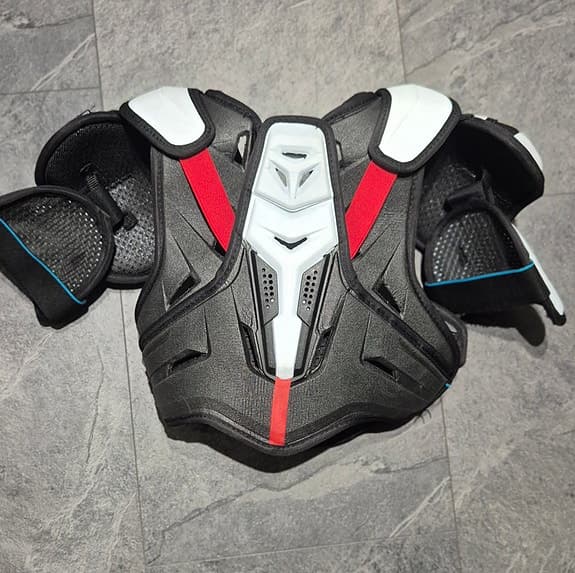 Axelskydd CCM FT6 PRO JrM