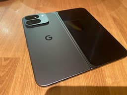Säljer / Byter Pixel 9 Pro Fold 512 GB + tillbehör mot Samsung S25/S26 Ultra 1TB