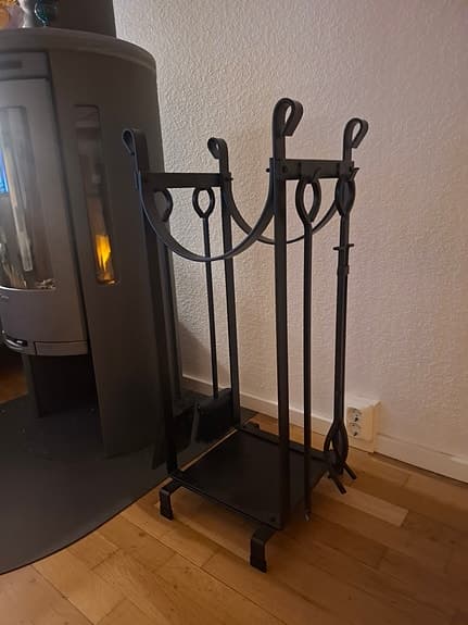 Eldstädsset svart metall