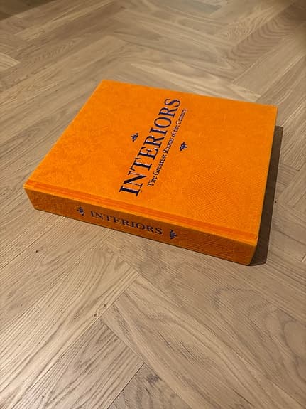 Interiors - coffee table bok