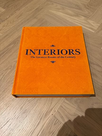 Interiors - coffee table bok