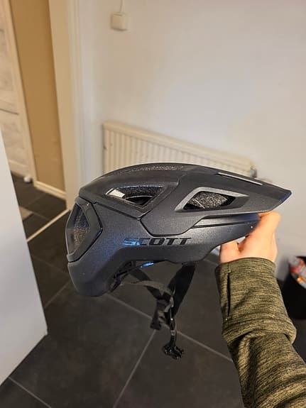 Scott Tago Plus cykelhjälm MIPS storlek M svart