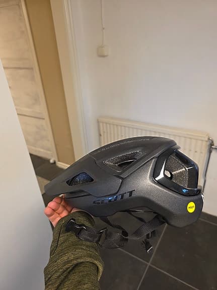 Scott Tago Plus cykelhjälm MIPS storlek M svart