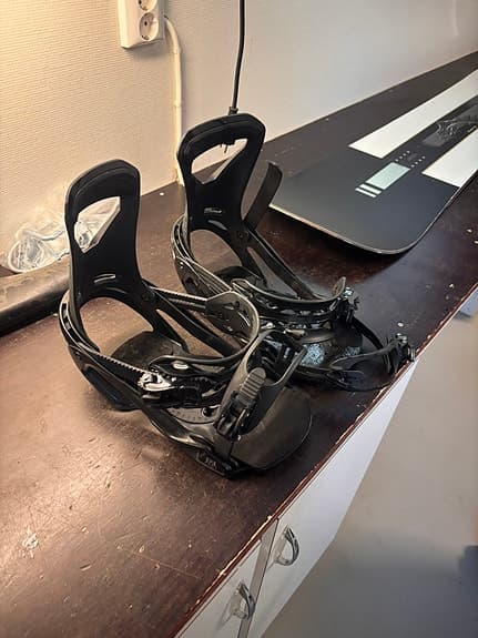 Salomon Pact snowboardbindning svart