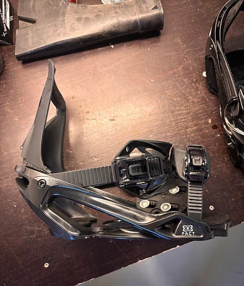 Salomon Pact snowboardbindning svart