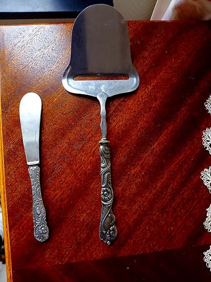 Osthyvel + smörkniv